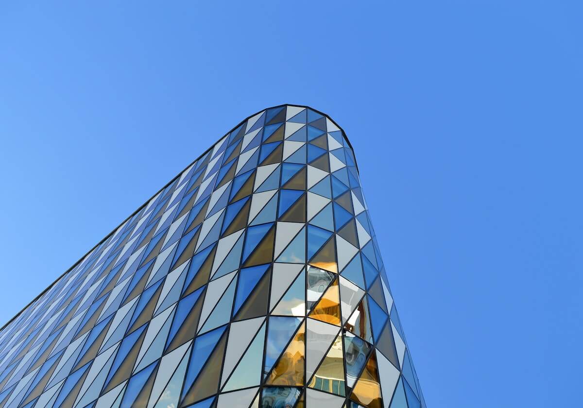 菠萝TV的阅读小动作：盯比较对象是否一致，做把省略补成明说，就够了